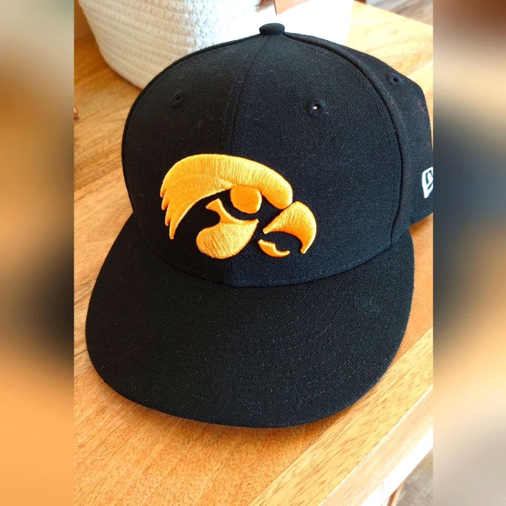 NWOT New Era fitted Iowa Hawkeye hat